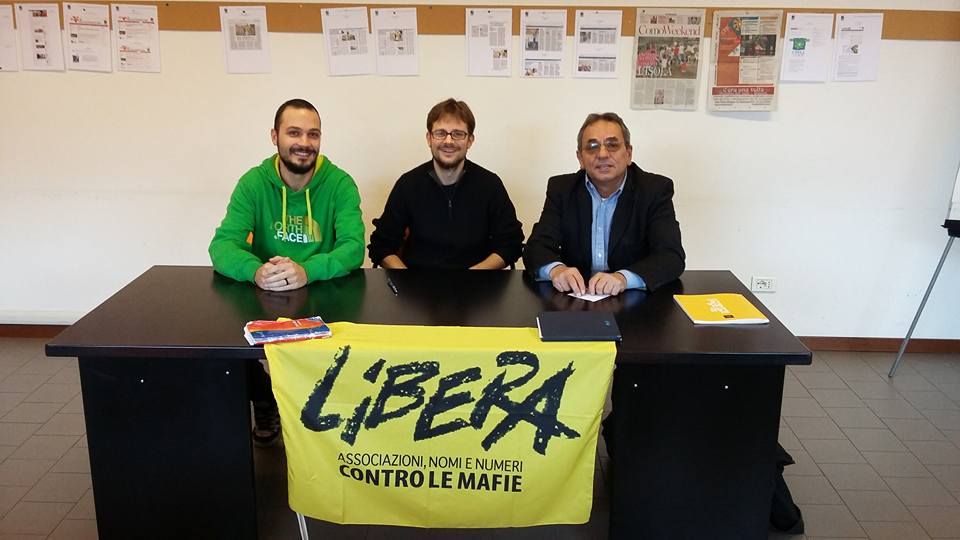 Stefano Tosetti (al centro) referente provinciale di Libera