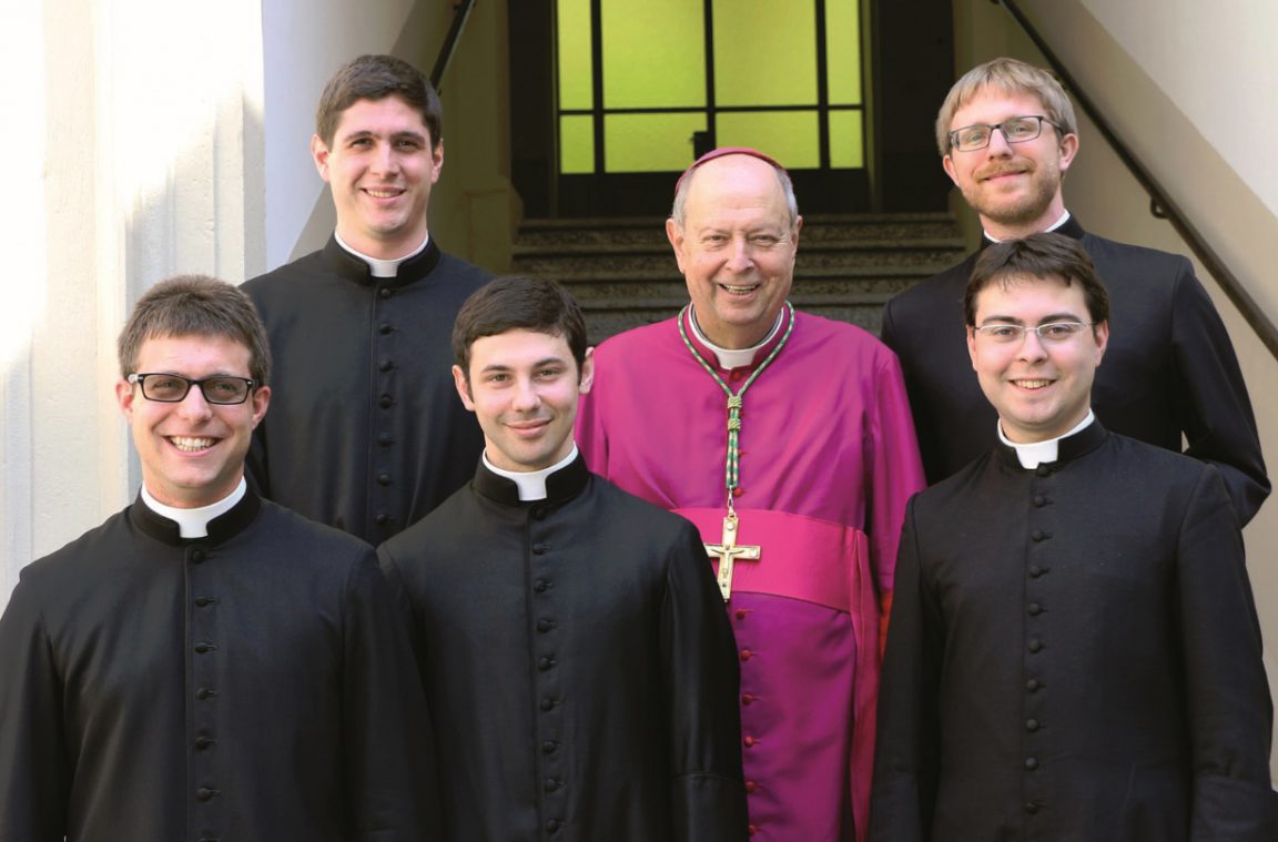 Sabato 10 giugno a Como l’ordinazione di 5 nuovi sacerdoti Settimanale della Diocesi di Como Sabato 10 giugno a Como l’ordinazione di 5 nuovi sacerdoti Settimanale della Diocesi di Como